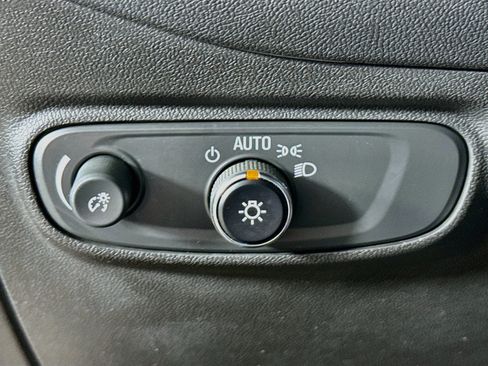 Used 2023 Chevrolet Equinox LT FWD image 9