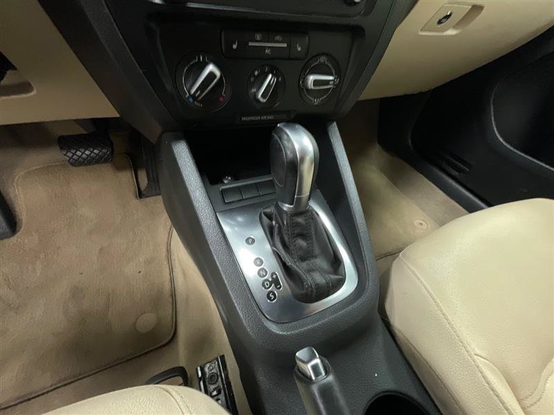 Used 2011 Volkswagen Jetta SE FWD image 15