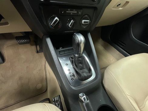 Used 2011 Volkswagen Jetta SE FWD image 15