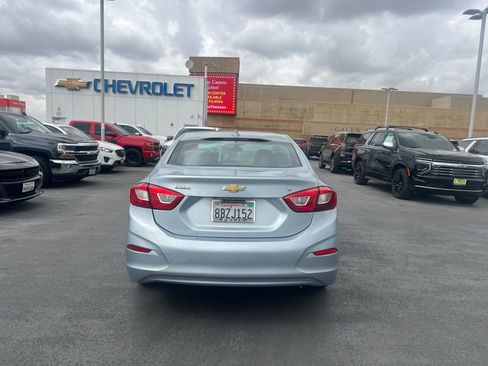Used 2018 Chevrolet Cruze LT FWD image 6