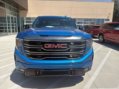 Used 2022 GMC Sierra 1500 AT4 w/ AT4 Preferred Package AWD/4WD image 2