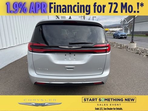 New 2026 Chrysler Pacifica Select image 5
