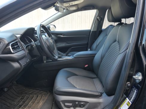 Used 2020 Toyota Camry SE image 8