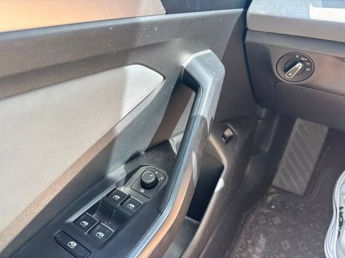 Used 2025 Volkswagen Jetta SE w/ Sunroof Package FWD image 11