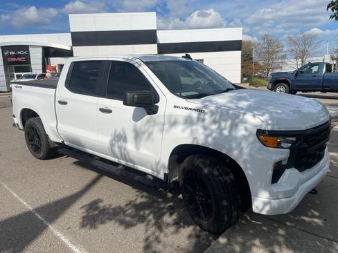 Used 2022 Chevrolet Silverado 1500 Custom w/ LPO, Dark Essentials Package AWD/4WD image 2