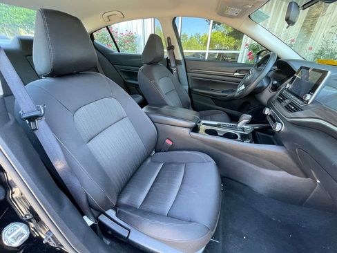 Used 2024 Nissan Altima 2.5 SV FWD image 32