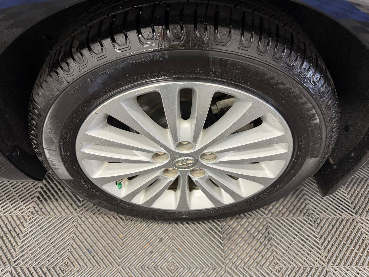 Used 2015 Toyota Avalon XLE Premium FWD image 39