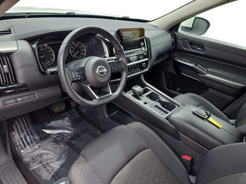 Used 2024 Nissan Pathfinder SV FWD image 16