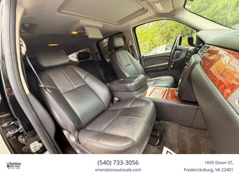 Used 2008 Chevrolet Suburban LTZ w/ LTZ Preferred Equipment Group AWD/4WD image 16