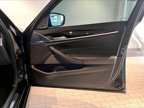 Used 2023 BMW M550i xDrive w/ Executive Package image 27