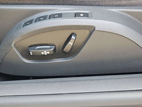 Used 2009 Volvo C70 T5 FWD image 13