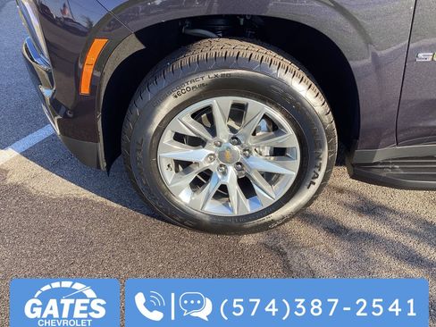 New 2026 Chevrolet Suburban Premier image 22