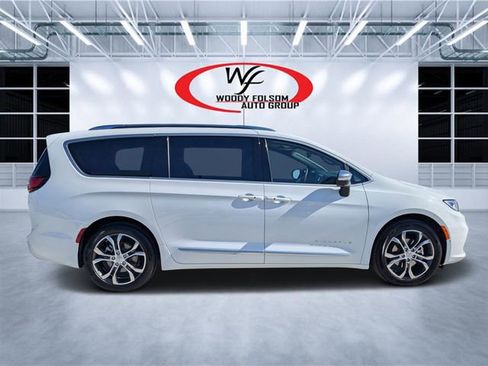 New 2026 Chrysler Pacifica Pinnacle w/ Trailer Tow Group image 2