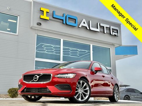 Used 2019 Volvo S60 T5 Momentum image 1