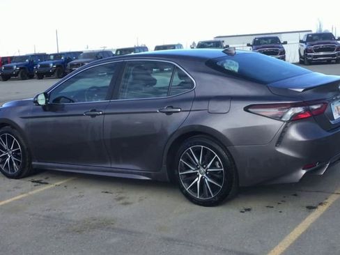 Used 2023 Toyota Camry SE image 6