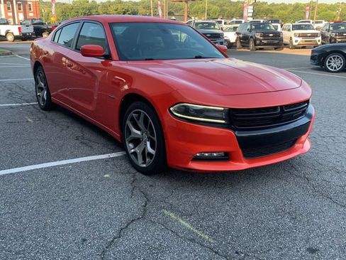 Used 2016 Dodge Charger R/T w/ Plus Group RWD image 3