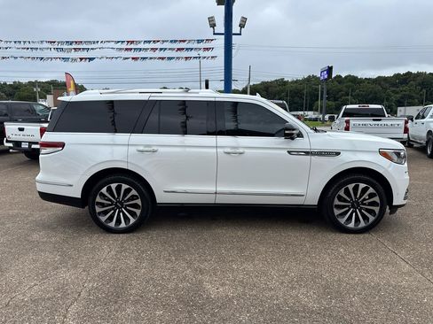 Used 2023 Lincoln Navigator Reserve AWD/4WD image 6