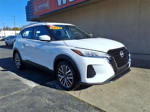 Used 2024 Nissan Kicks SV image 1