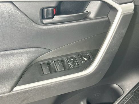 Used 2022 Toyota RAV4 LE AWD/4WD image 19