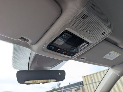 Used 2024 Volkswagen Atlas SE image 29