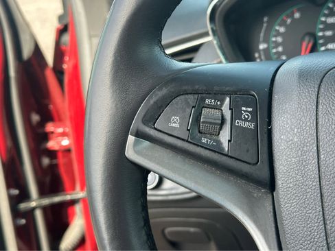 Used 2022 Chevrolet Trax LT w/ LT Convenience Package image 15