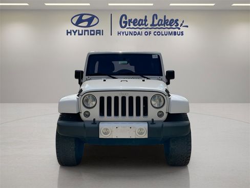 Used 2016 Jeep Wrangler Unlimited Sahara w/ Connectivity Group image 8