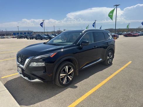 Used 2023 Nissan Rogue Platinum AWD/4WD image 2
