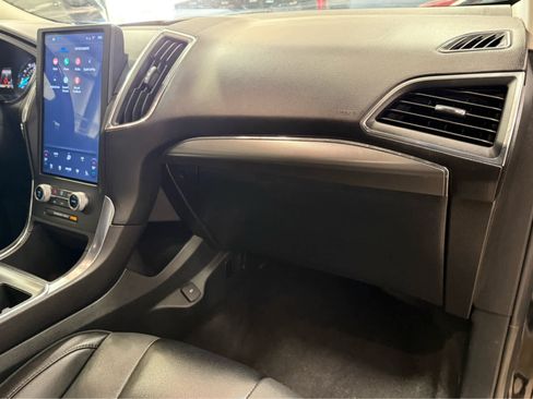 Used 2022 Ford Edge Titanium image 31