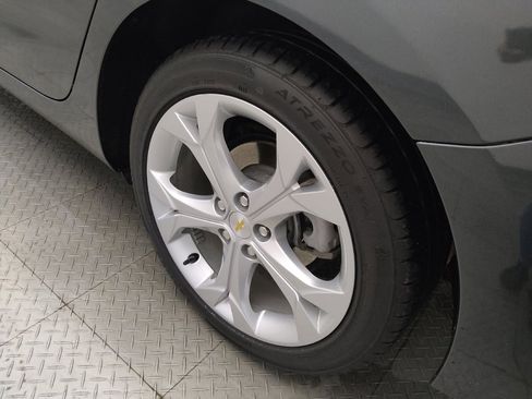 Used 2017 Chevrolet Cruze Premier FWD image 31