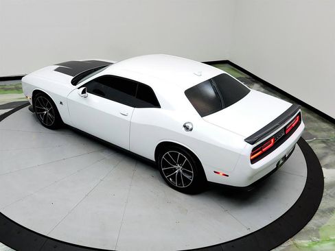 Used 2018 Dodge Challenger R/T Scat Pack RWD image 31