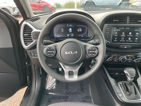 Used 2025 Kia Soul LX w/ LX Technology Package image 25