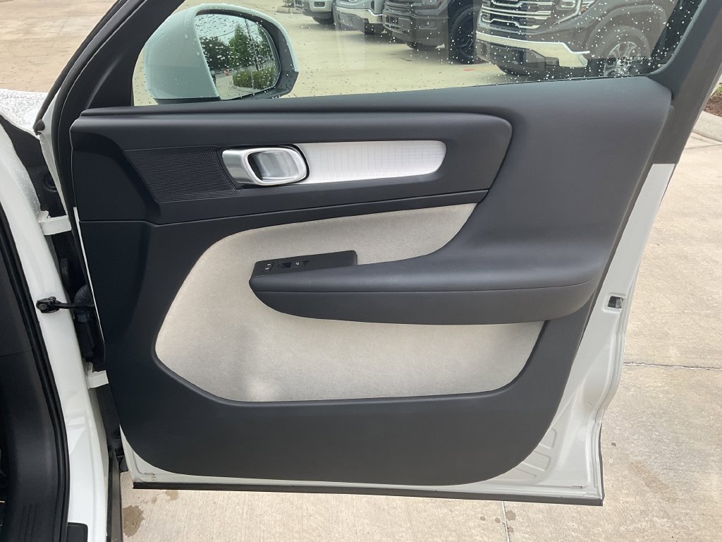 Used 2020 Volvo XC40 T4 Momentum FWD image 20