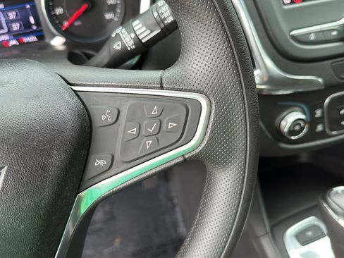 Used 2020 Chevrolet Equinox LT FWD image 18
