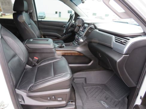 Used 2018 Chevrolet Suburban LT w/ LT Signature Package image 14
