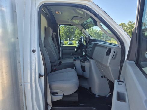 Used 2024 Ford E-450 and Econoline 450 Super Duty w/ Driver's Safety Package RWD image 6