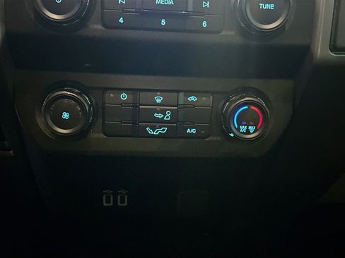 Used 2020 Ford F150 XLT image 23