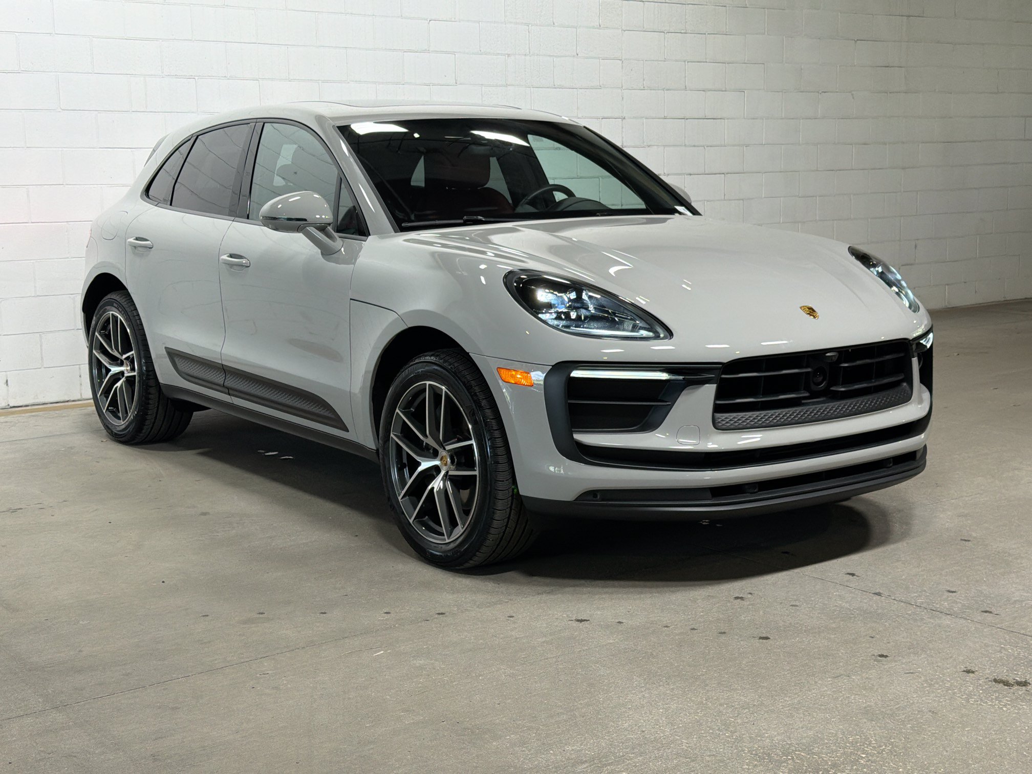 Certified 2026 Porsche Macan AWD/4WD image 6