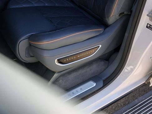 Used 2024 Jeep Grand Wagoneer Series III image 8