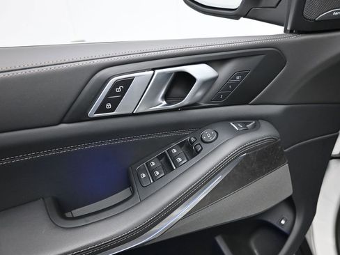 Used 2025 BMW X5 xDrive50e image 10