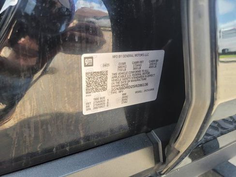 Used 2025 Chevrolet Suburban Z71 AWD/4WD image 36