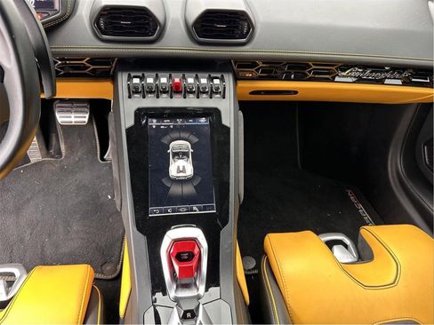 Used 2020 Lamborghini Huracan EVO RWD image 38