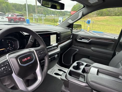 Used 2026 GMC Sierra 1500 SLT AWD/4WD image 18