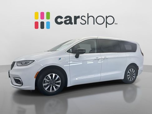 Used 2024 Chrysler Pacifica Limited FWD image 1