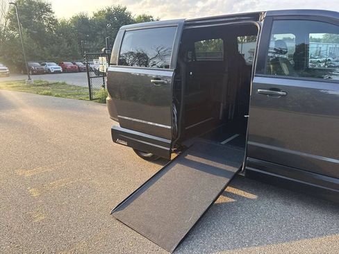 Used 2019 Dodge Grand Caravan SXT w/ Blacktop Package FWD image 28
