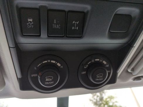 Used 2018 Toyota 4Runner TRD Off-Road AWD/4WD image 19