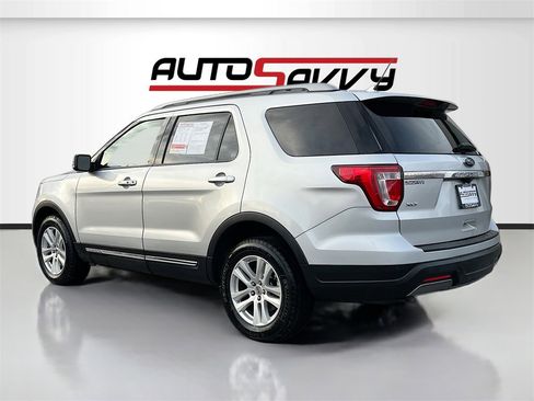 Used 2019 Ford Explorer XLT w/ Equipment Group 202A image 5