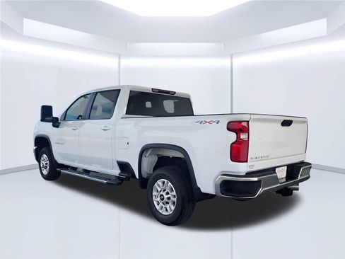 Used 2025 Chevrolet Silverado 2500 LT w/ Convenience Package AWD/4WD image 8