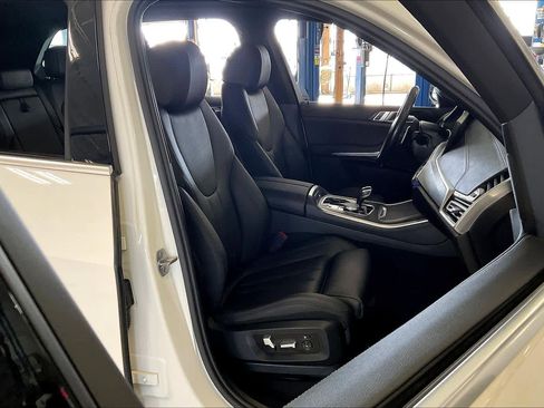 Used 2022 BMW X5 xDrive40i w/ Premium Package image 8