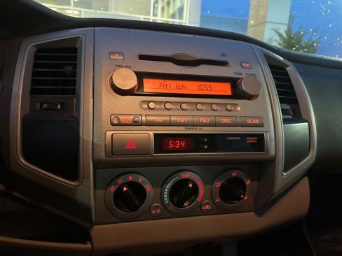 Used 2005 Toyota Tacoma PreRunner w/ SR5 Pkg #3 image 4