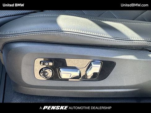 Used 2024 BMW X7 xDrive40i w/ M Sport Package AWD/4WD image 12